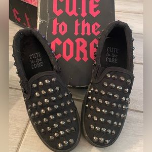 Super cute slip ons for the gothy gals